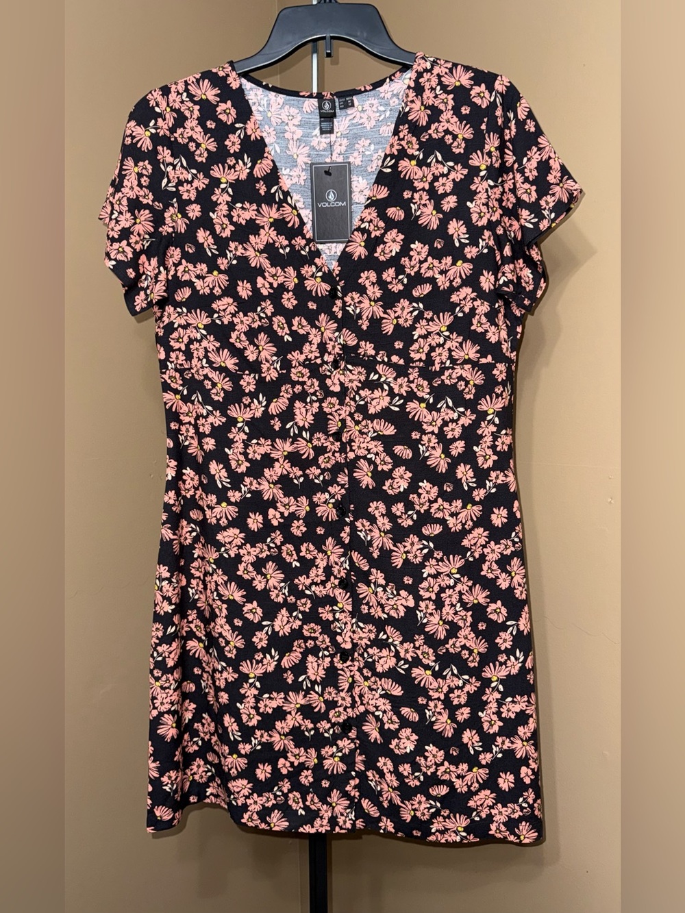 NWT VOLCOM Black V-Neck Short Sleeve with Pink Floral Midi dress. Size Medium.